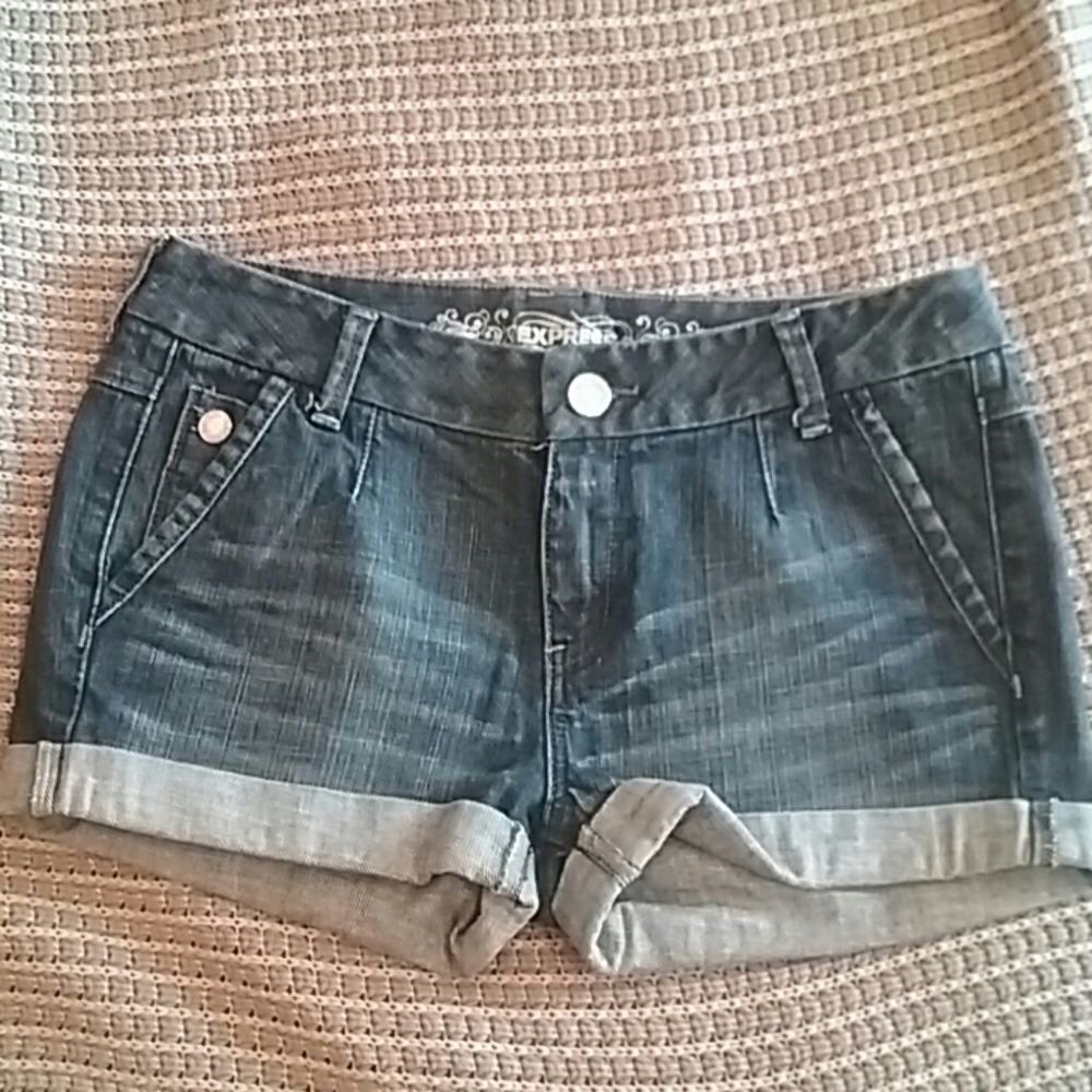 Express size 8 shorts